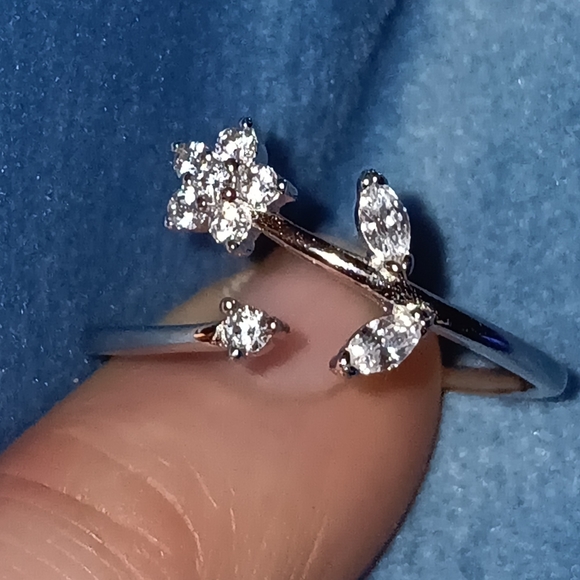 9.25 sterling silver size 8 flower adjustable ring - Picture 3 of 7